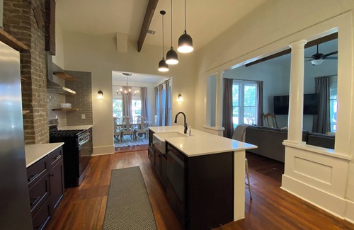Heritage House | Spacious 4-bedroom house on historic Hopkins street San Marcos with WiFi, AC