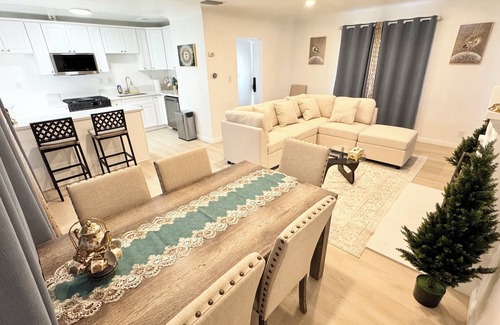 Whittier House | Spacious 4-bedroom house and 2-bathrooms in charming Whittier with WiFi, AC