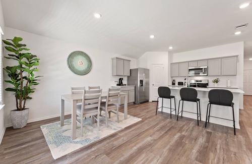 Magnolia House | Spacious 4-bedroom house with WiFi, AC in charming Magnolia