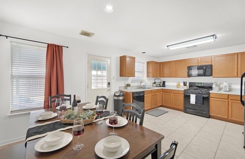 Tomball House | Spacious 4-bedroom house with AC, hot tub, and WiFi in welcoming Tomball