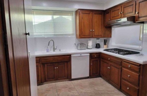 Downey House | Spacious 4-bedroom house in tranquil Downey with AC