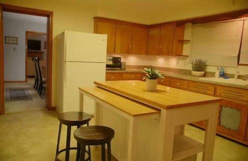 Wayne House | Spacious 4-bedroom house in awesome Wayne with WiFi