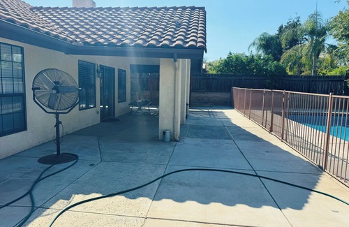 Bakersfield House | Spacious 4-bedroom house in lovely Bakersfield country club area with pool