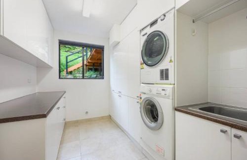 East Lindfield House | Spacious 4-Bedrooms Family Home in Lindfield