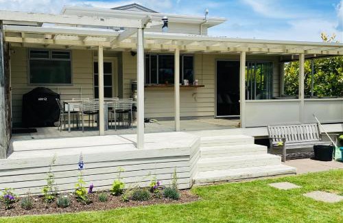 Taupo House | Spacious 4 brm home with spa and large garden