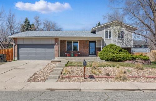 Scenic Heights House | Spacious 4BD - Backyard BBQ, Fire Pit & Mini Golf