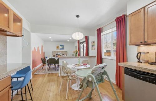 Scenic Heights House | Spacious 4BD - Backyard BBQ, Fire Pit & Mini Golf