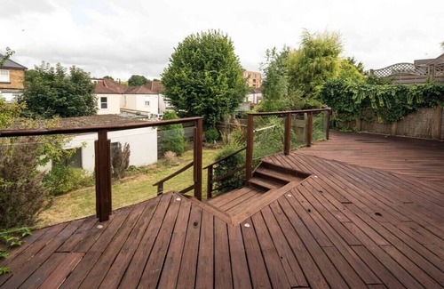 Croham House | Spacious 4BD Home near Gatwick and LDN Links
