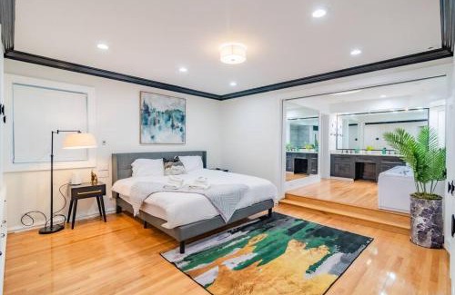 Gold Coast Apartment | Spacious 4BR Gold Coast Duplex with Jacuzzi in the Bedroom