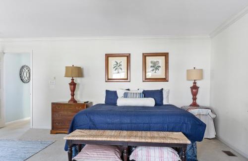 Bayside House | Spacious 4BR Home Pools Bikes Balcony