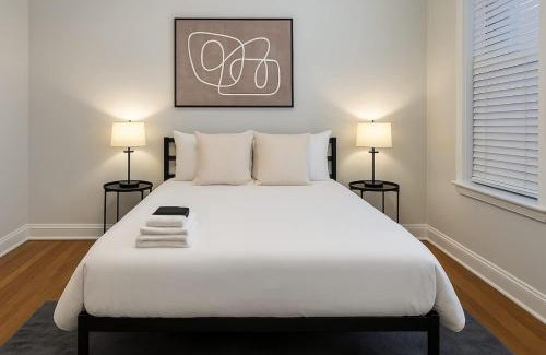 Rogers Park Apartment | Spacious 4BR Retreat - Chase E1