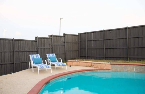 Royse City House | Spacious 4BR w/Pool + Grill | Near Lakes + Harbor