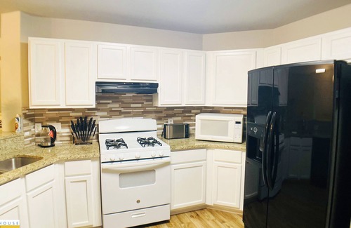 Round Rock House | Spacious 4BR with 6 Beds Sleeps 12. near I45 Round Rock