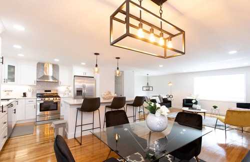 Randolph House | Spacious 4BR with Modern Amenities – Family-Friendlyn