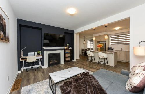 Halton Regional Municipality House | Spacious 4br25ba Retreat W King Beds, Desk, Dt