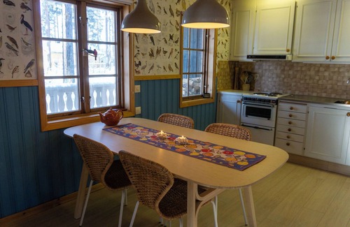 Stugun Cottage | Spacious 4p cottage with fireplace in beautiful bathing site