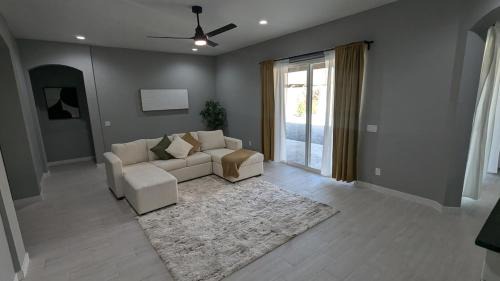 Rovey Farm Estates House | Spacious 5 BD Luxury Getaway Near Westgate