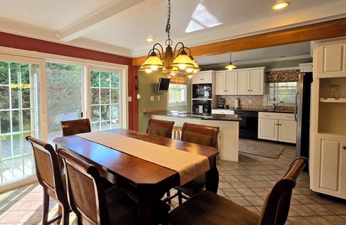 Fort Edward House | Spacious 5-Bed with Pool, Firepit, and BBQ - 20-min to Saratoga and Lake George