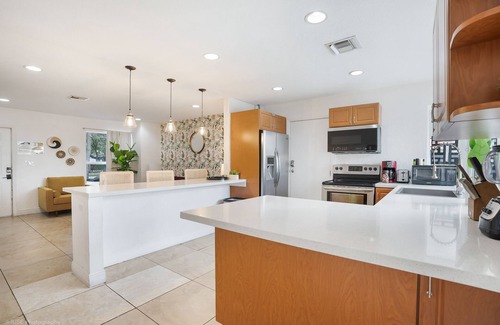 Imperial Point House | Spacious 5-bedroom house in serene Fort Lauderdale with WiFi and AC