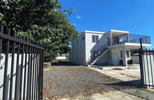 El Combate House | Spacious 5-bedroom beach house with Private Pool in charming Combate