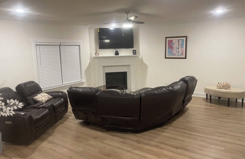 New Market House | Spacious 5-bedroom house in charming New Market with WiFi, AC