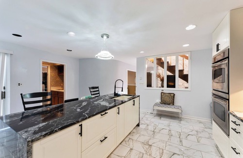 Bay Shore House | Spacious 5-bedroom house in charming Bay Shore with AC, WiFi