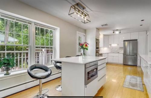 Mantua House | Spacious 5-bedroom house close to Washington DC