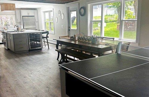 Lee House | Spacious 5-bedroom house in charming Lee with WiFi