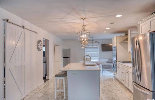 Marion House | Spacious 5-bedroom house with large in-ground pool and 4800 sq ft barn in Marion