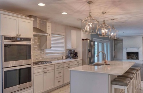 Marion House | Spacious 5-bedroom house with large in-ground pool and 4800 sq ft barn in Marion