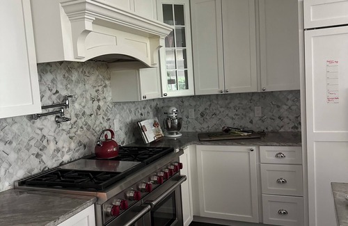 Waban House | Spacious 5-bedroom house with theatre and gym