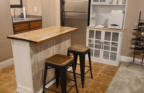 Fox Valley House | Spacious 5-bedroom house with WiFi, AC in tranquil Bolingbrook
