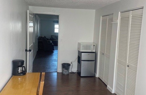 Sandalwood House | Spacious 5-bedroom house in amazing Jacksonville with AC, WiFi