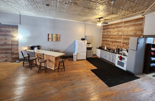 South Range Apartment | Spacious 5-bedroom Dual apartment on the Trail w/WiFi, AC