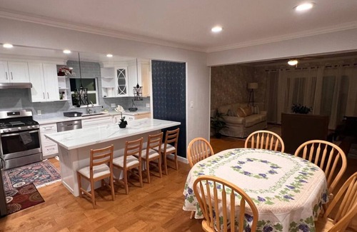 Overlook House | Spacious 5-bedroom house with AC and WiFi in charming Walnut Creek