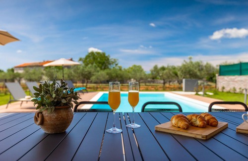Stokovci Villa | Spacious 5-bedroom villa in lovely Štokovci, family and pet friendy