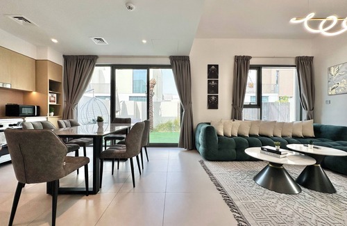 Dubai Villa | Spacious 5-bedroom villa in fabulous Dubai with fitness room, WiFi