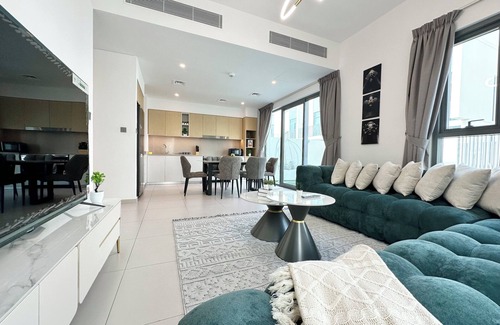 Dubai Villa | Spacious 5-bedroom villa in fabulous Dubai with fitness room, WiFi