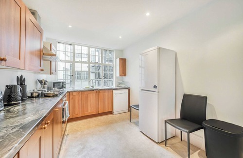 St. Johns Wood Apartment | Spacious 5 Bedrooms overlooking Regents Park
