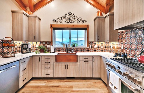 Kamas Cabin | Spacious 5 queen beds in an elegant bunkhouse lodge in beautiful Kamas Utah