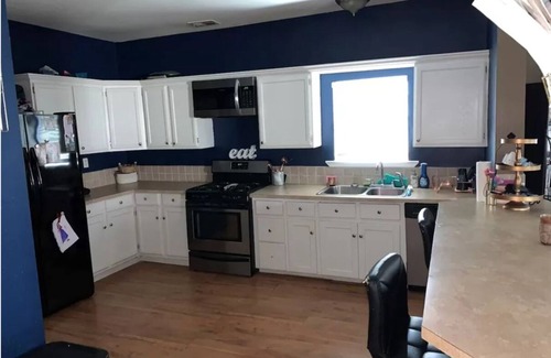 Groves House | Spacious 5BRs for Rent in Groves!