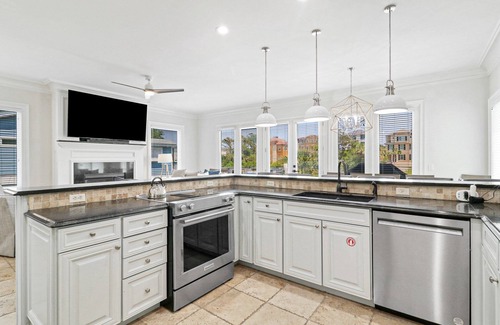 Palmetto Dunes House | Spacious 6-bedroom home, perfect for family gatherings (including pup), ocean views and rooftop deck