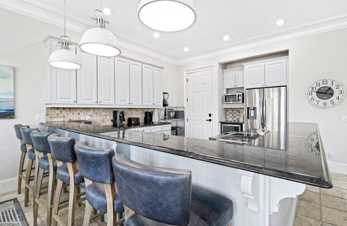 Palmetto Dunes House | Spacious 6-bedroom home, perfect for family gatherings (including pup), ocean views and rooftop deck