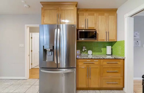 Mount Pleasant House | Spacious 6-Bedroom, 2.5-Bath Home Near Downtown w/4 Parking Spots and A/C