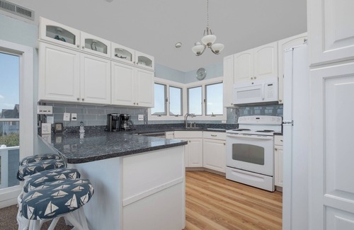 Duck House | Spacious 6-Bedroom Semi-Oceanfront House with Private Pool in Duck, NC