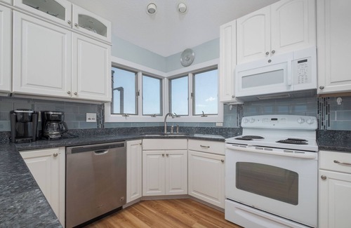 Duck House | Spacious 6-Bedroom Semi-Oceanfront House with Private Pool in Duck, NC