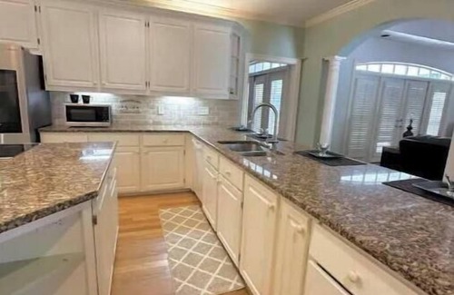 Gunter Afs House | Spacious 6BR Gated Home in a Prominent Golf Community- Sleeps 12