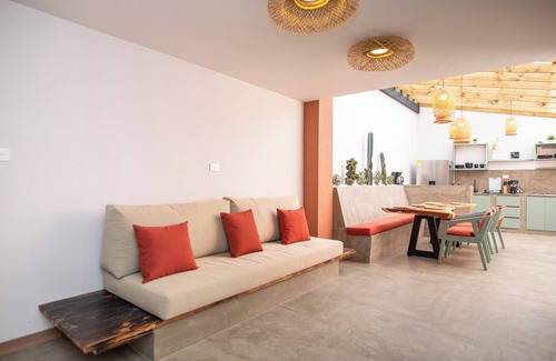 La Florida House | Spacious 7-bedroom house with AC and WiFi in fantastic Medellín