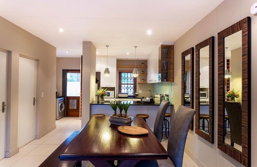 Stellenbosch Central Apartment | Spacious apartment walking distance to wonderful restaurants in Stellenbosch