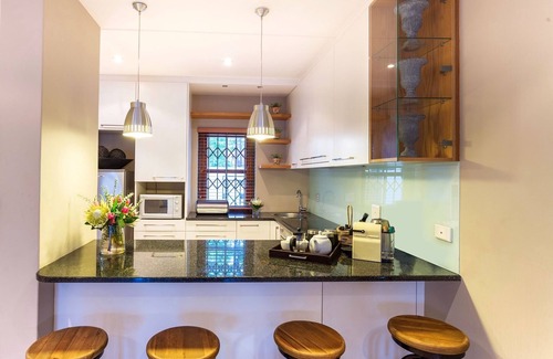 Stellenbosch Central Apartment | Spacious apartment walking distance to wonderful restaurants in Stellenbosch